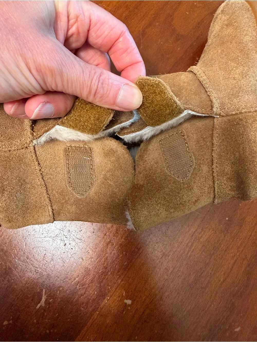 Toddler Keelan Uggs! in Chestnut  Size 8
